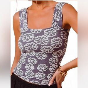 So Me Gray and White Floral Seamless Top